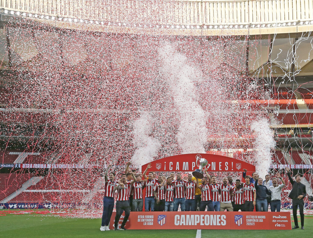 celebracion wanda metropolitano foto cesped campeones koke7